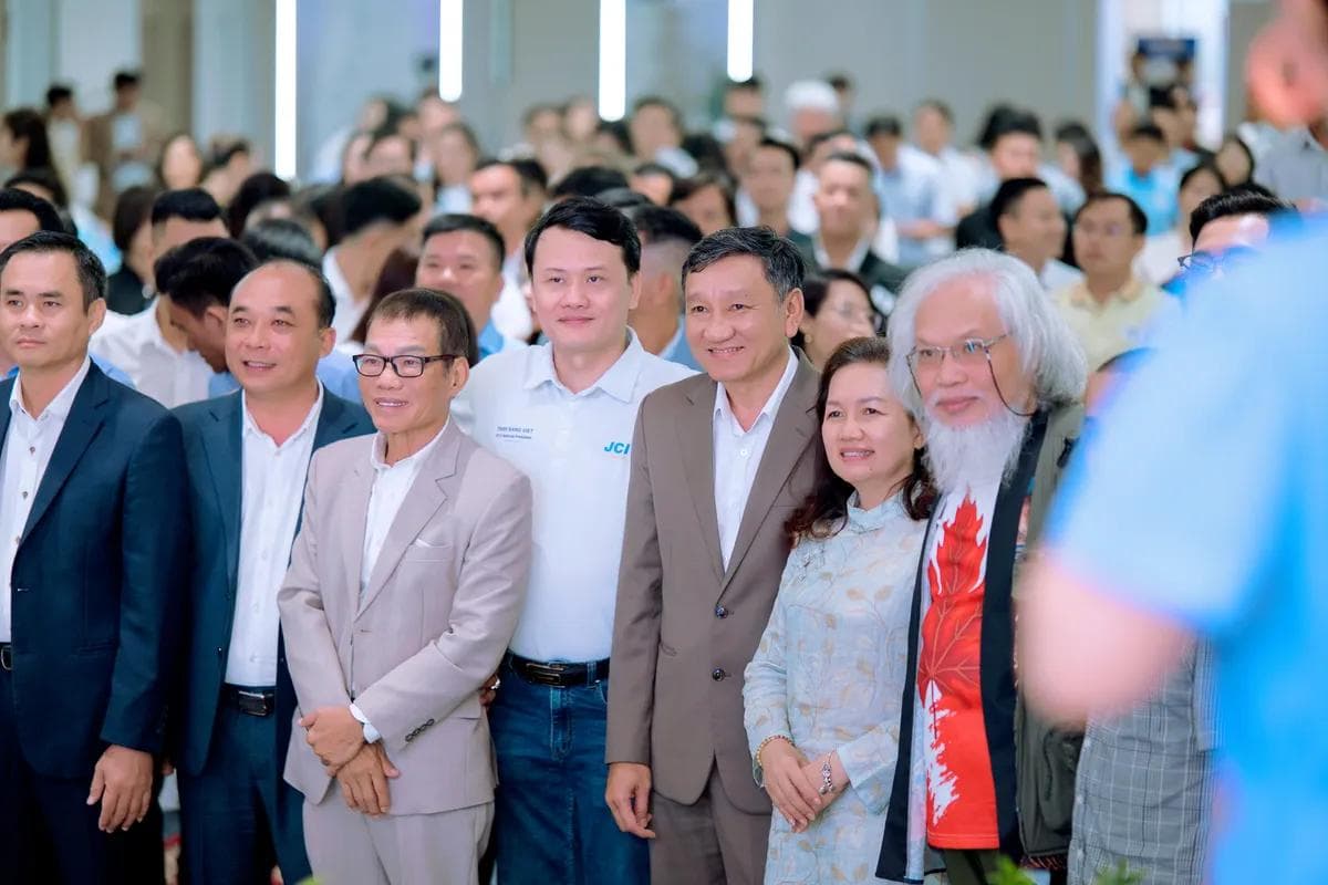 Các thầy cô gắn bó lâu năm của Group Quản Trị và Khởi Nghiệp tại sự kiện khai giảng lớp CEO NT02
